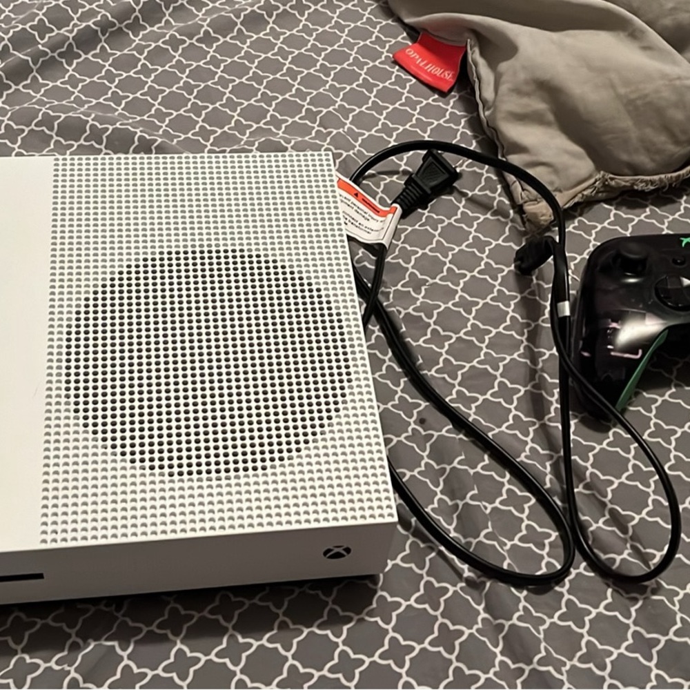 xbox one s with controller
